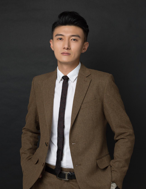 广东人气主持加盟第三届微商春晚 边策帅气为微商发声
